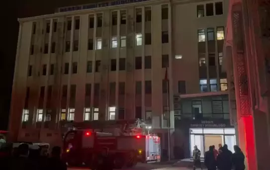 Mersin'de Emniyet Binasında Yangın