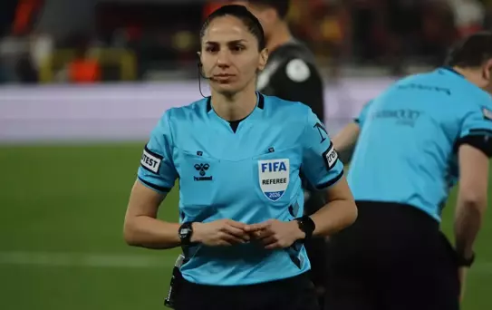 Süper Lig'de 22 yıl sonra kadın hakem düdük çaldı