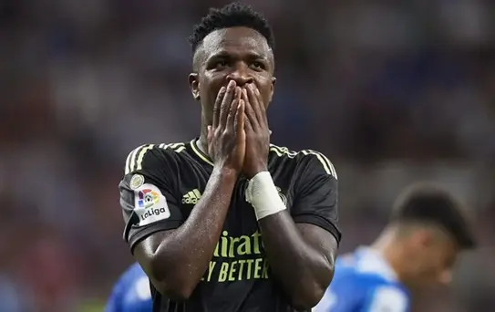 Tanıyamayacaksınız! Vinicius Junior'ın yeni saç stilini görenler gülmekten yerinde duramıyor