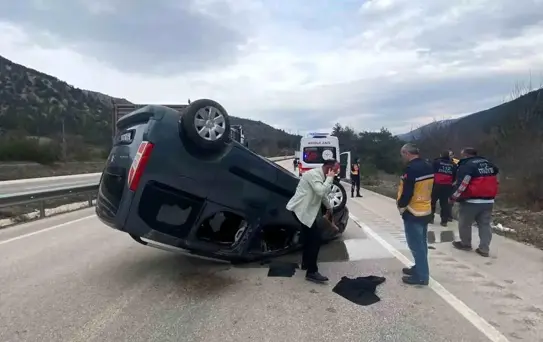 Tokat'ta Hafif Ticari Araç Devrildi: 1 Yaralı