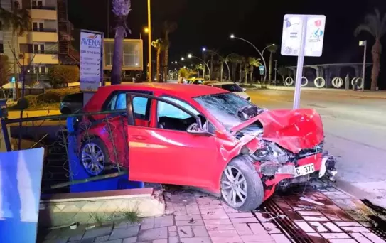 Alanya'da Trafik Kazası: 3 Yaralı