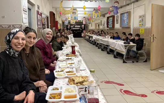 Aydıntepe'de öğretmenler ve öğrenciler iftar sofrasında bir araya geldi