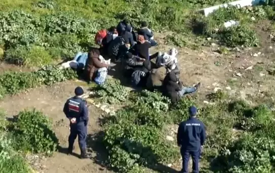 Ayvalık'ta 25 Göçmen Yakalandı