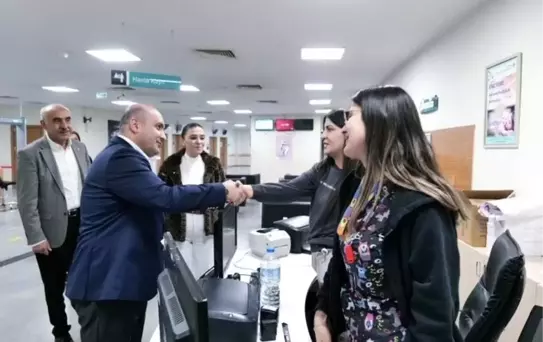 Albayrak, Sağlık Çalışanlarını Tıp Bayramı'nda Ziyaret Etti