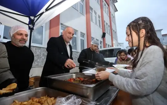Başkan Sandıkçı, öğrencilerin iftar sevincine ortak oldu