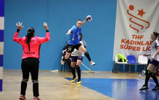 Denizin kızları nefes kesen maçta Üsküdar'ı devirdi