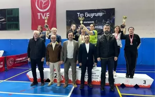 Eskişehir'de Sağlıkçılardan Masa Tenisi Turnuvası