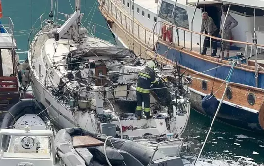 Fethiye'de göçmen kaçakçılığı yapılan tekne yandı