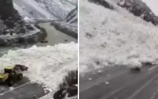 Hakkâri-Çukurca kara yoluna çığ düştü! Sürücüler yolda kaldı