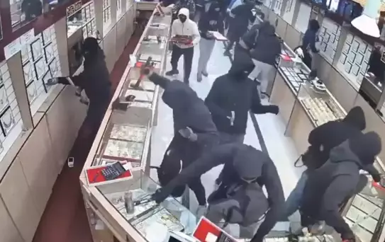 Her şey 1 dakikada oldu! 75 milyon liralık dev soygun kamerada