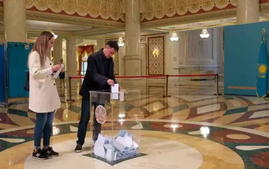 Kazakistan'da Yeni Anayasa Referandumu Başladı