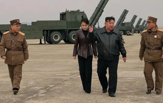 Kim ve halefinden ABD'ye tarihi mesaj! Testi birlikte izlediler