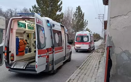 Beyşehir'de Yangın: Kadın Hayatını Kaybetti, Eşi Yaralandı