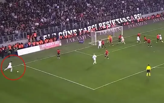 Orkun Kökçü'den ağızları açık bırakan gol