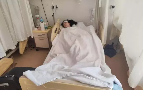 İzmir'de balkondan düşen kadını aşağı ittiği iddia edilen eşi ve arkadaşı yakalandı