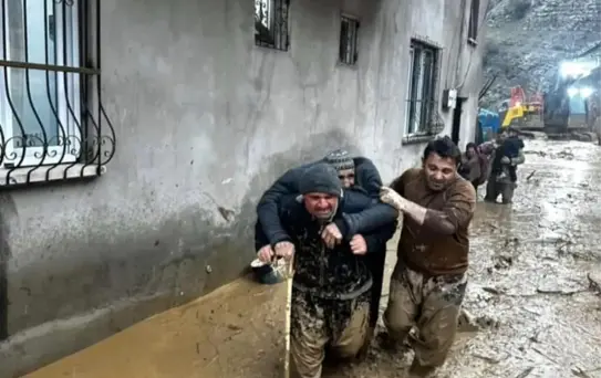 Şırnak'ta sel ve heyelan! Ev ve ahırlar zarar gördü