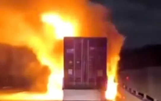 Çorlu Gişeleri'nde Tırda Yangın