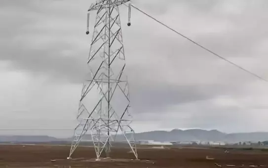 Yüksek Gerilim Hattında İp Cambazı Gibiler