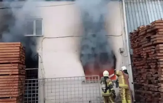 İnegöl'de Kereste Deposunda Yangın