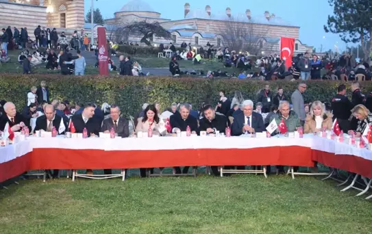 Edirne'de Kadir Gecesi'nde 7.500 Kişilik İftar Programı Düzenlendi