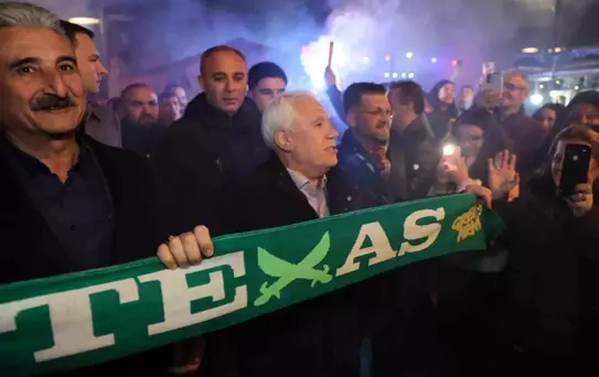 Tahanlı Pide ve çaylar başkan Bozbey'den