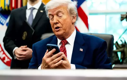 Trump'ın cep telefonu numarası sızdırıldı, Beyaz Saray alarma geçti