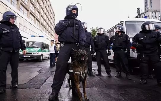 Almanya'da aşırı sağcılara yönelik baskın düzenlendi