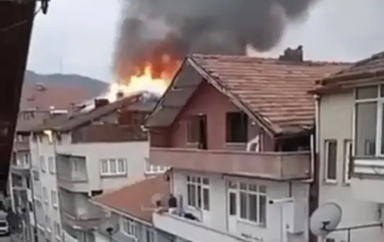 Kozcağız'da 4 Katlı Binada Yangın Çıktı