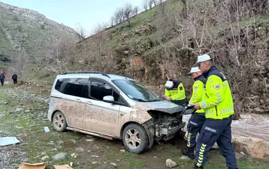Hakkari'de Kamyonet Kazası: 1 Yaralı