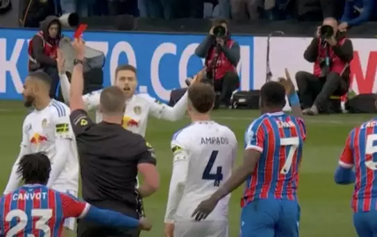 Dünyanın en iyi liginde inanılmaz olay! Türkiye'de olsa maç yarıda kalır