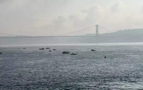 İstanbul Boğazı'nda Gemi Trafiği Askıya Alındı