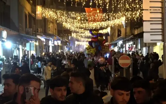 Kilis'te iftar sonrası Cumhuriyet Caddesi hareketlendi