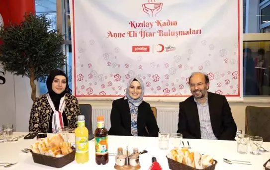 Erzurum'da Anne Eli İftar Buluşması