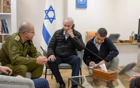 Netanyahu'nun harekat fotoğrafı tartışma tarattı