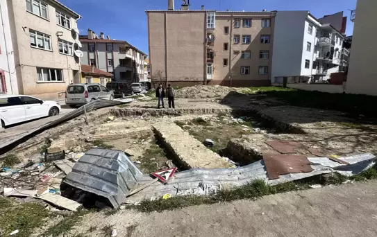 160 bin TL'ye satın aldığı arsada tarihi cami kalıntıları çıktı, eli kolu bağlandı