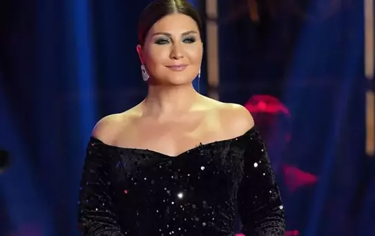 Sibel Can 11 yaş küçük sevgilisini hediyelere boğdu