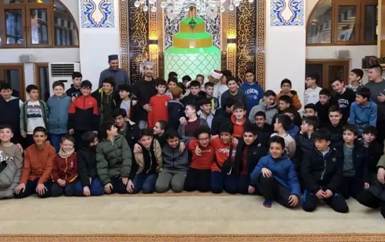 Teravih etkinlikleriyle öğrencilere manevi eğitim