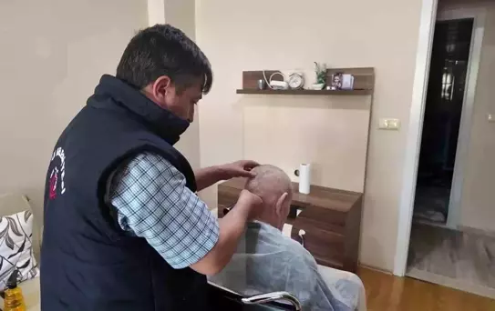 Uşak Belediyesi yaptığı sosyal yardımlar ve sağladığı desteklerle gönülleri kazanıyor