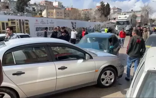 Besni'de Zincirleme Kaza: 6 Yaralı