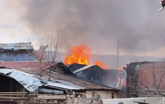 Bolu'da Yangın: 2 Katlı Ev Yandı