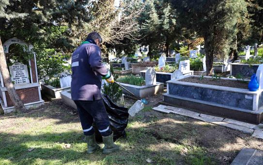 Bursa'da şehitlik ve mezarlıklar bayrama hazır