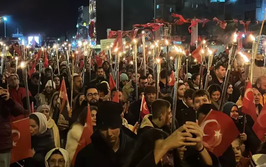 Çanakkale Şehitleri İçin Meşaleler Yakıldı