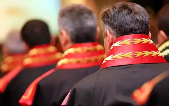 HSK'dan sürpriz kararname! 12 hakim ve savcının görev yeri değişti