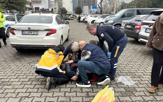 Ordu'da geri manevra yapan otomobilin çarptığı kadın yaralandı