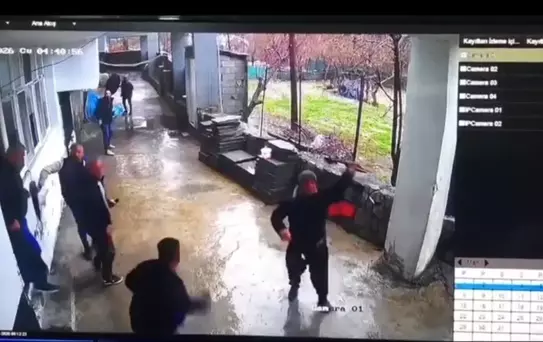 Uludere'de Muhtarlık Ofisini Su Bastı