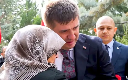 Şehit annesinin sözleri yürekleri burktu, Vali gözyaşlarını tutamadı