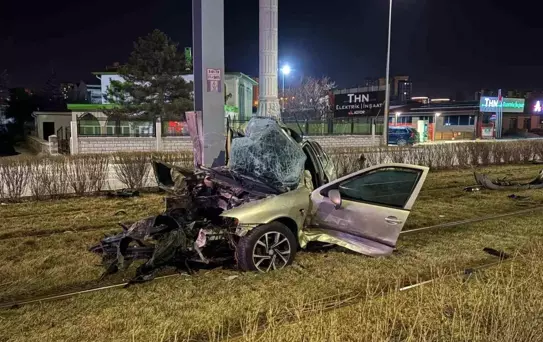 Kayseri'de Kaza: Otomobil Tramvay Yoluna Girdi