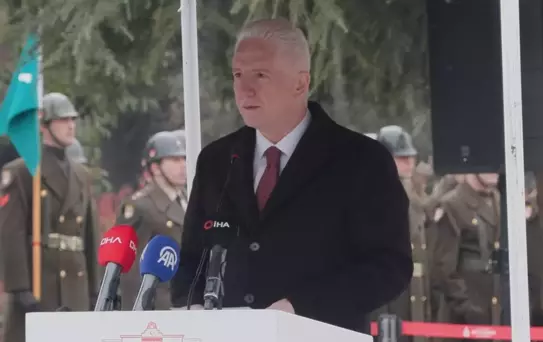 Vali Gül: İmkansızlıklar içinde yazdığınız bu destan, tarihin akışını değiştiren kahramanlık abidesidir