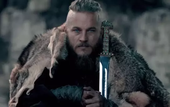 'Ragnar' İstanbul'da! Kimle poz verdiğini tahmin edemezsiniz 