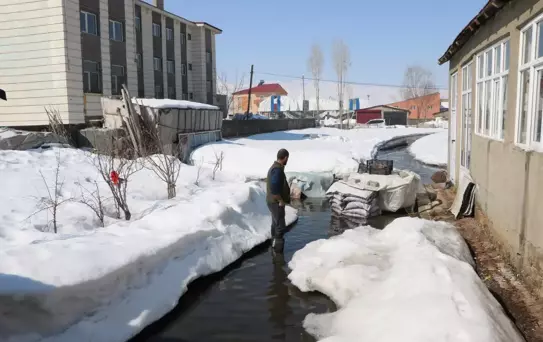 Yüksekova'da Sağanak Su Baskınlarına Neden Oldu